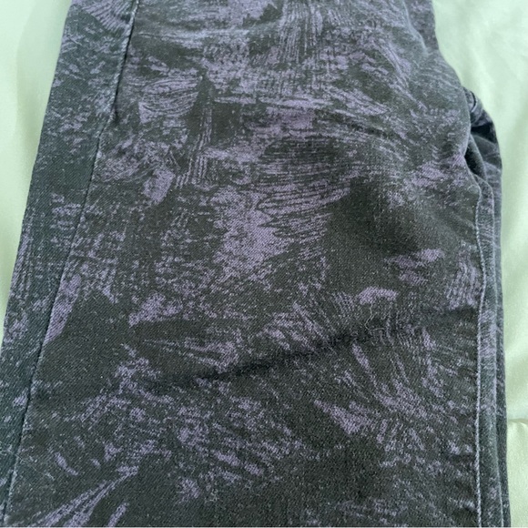 Calvin Klein Purple and Black Abstract Print Ultimate Skinny Jeans - Picture 9 of 15